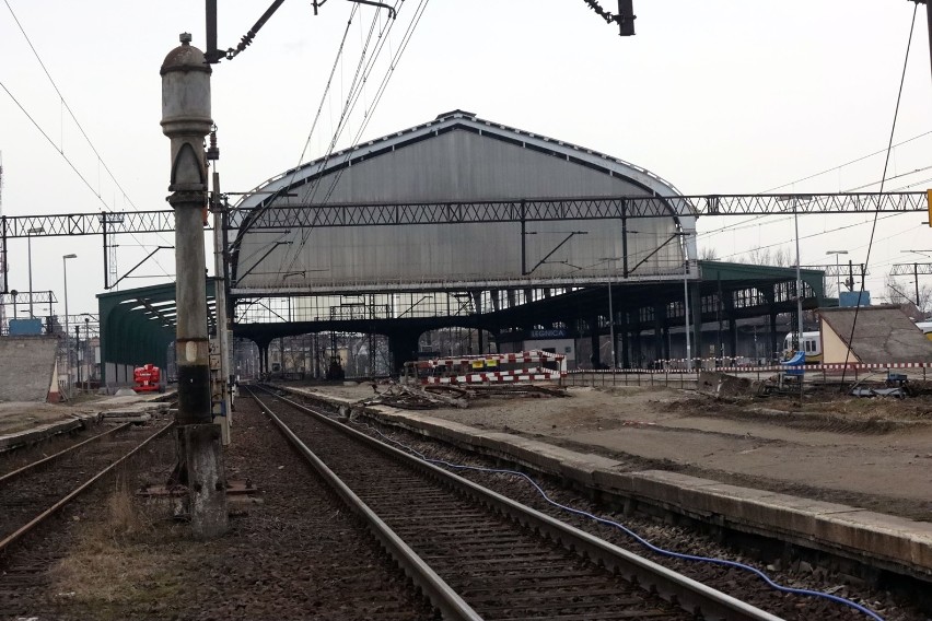 Legnica: Remont hali peronowej Dworca PKP, zobaczcie zdjęcia