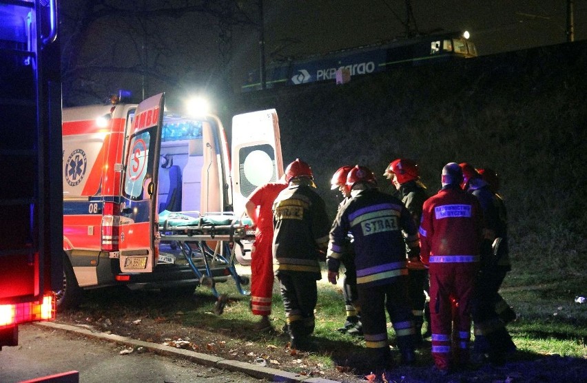 Wrocław: Mężczyzna wpadł pod lokomotywę i przeżył (ZDJĘCIA)