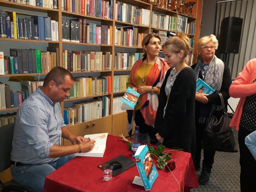 W Grodziskiej Bibliotece Publicznej odbyło się spotkanie z Andrzejem Mellerem [FOTO]