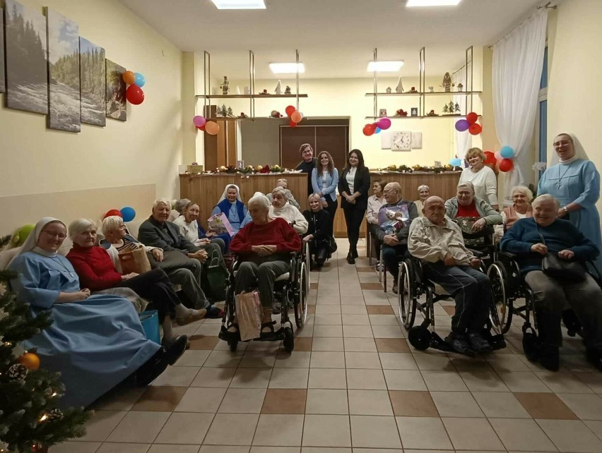 Seniorzy z domu spokojnej starości w Bełku otrzymali...