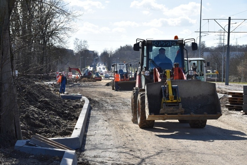 Prace na rozbudowie DK22 trwają już 41. miesiąc. Inwestycja...