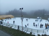 Otwarto lodowisko przy Parku Wodnym w Tarnowskich Górach. Sprawdź cennik