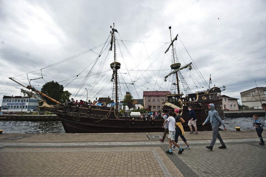 Darłówko pełne turystów. Tłoczno na ulicach i plażach [ZDJĘCIA]