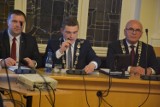 Rada miejska w Wągrowcu zajęła się wotum zaufania i absolutorium burmistrza. Czym skutkuje decyzja rady?