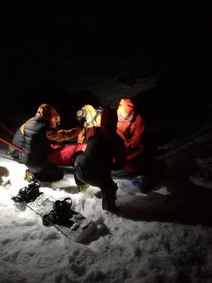 Tatry Słowackie. Trzy godziny szukali rannego polskiego snowboardzisty [ZDJĘCIA]
