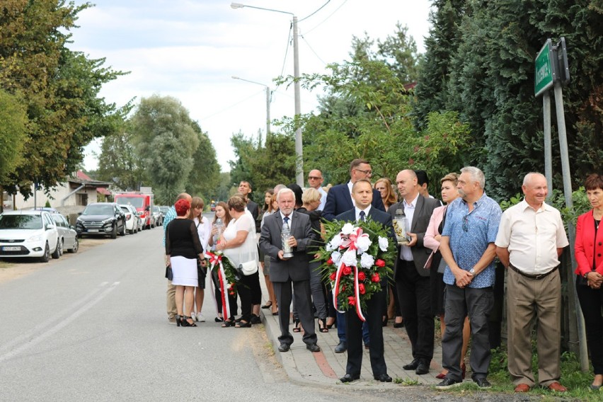 Delegacje złożyły hołd przy pomniku w Mącznikach