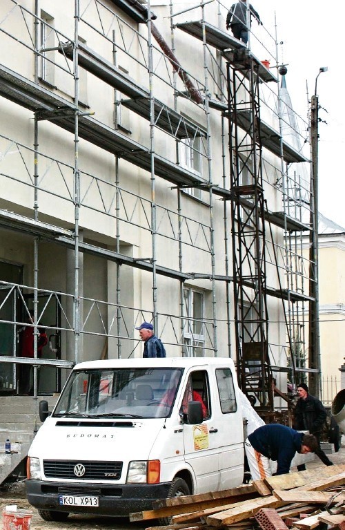 Trwa przebudowa budynku na przedszkole w Żarnowcu.