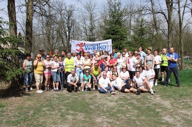 Uczestnicy Słonecznego Rajdu Nordic Walking