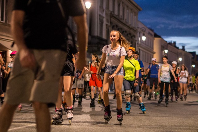 Powstańczy NightSkating - uczcili przejazdem pamięć o Powstańcach [ZDJĘCIA]