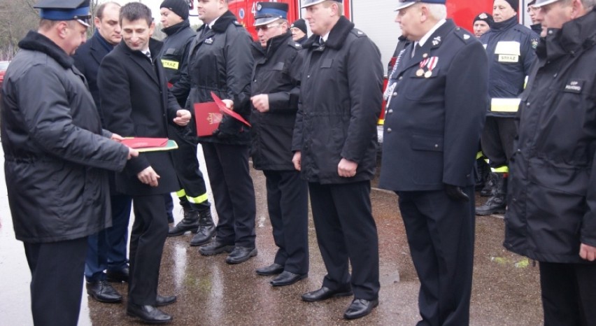 Wiceminister Jarosław Zieliński przekazał strażakom z gminy Sztabin nowy sprzęt ratowniczy (zdjęcia)