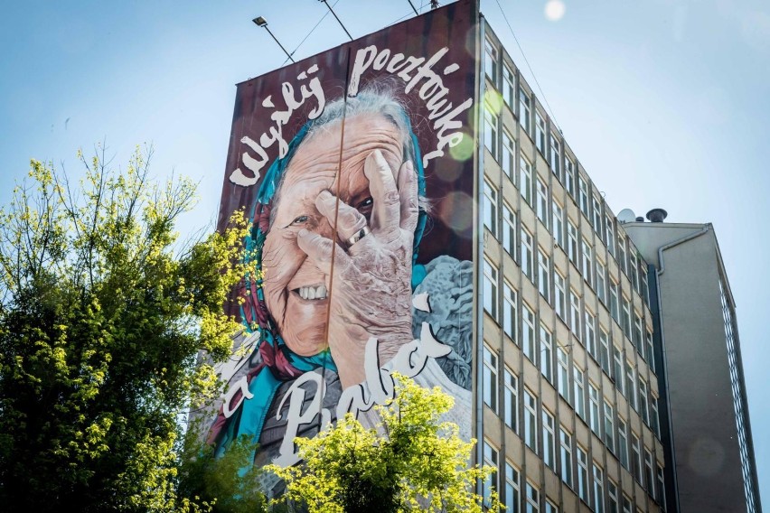 Mural Wyślij pocztówkę do babci