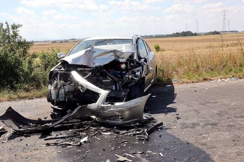 Koszmarny wypadek za Taczalinem! Trzy osoby ranne, zobaczcie zdjęcia