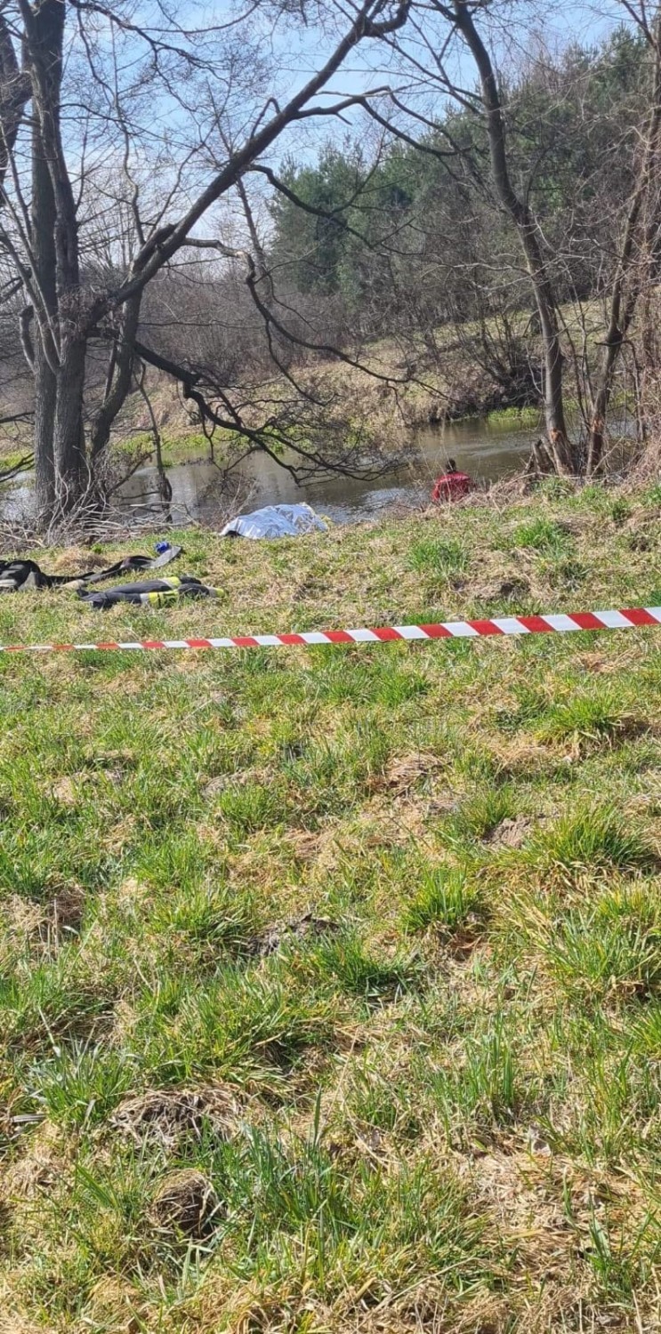 Przedbórz. Zwłoki kobiety wyłowione z rzeki Pilicy. Ciało zauważył wędkarz. Policja zatrzymała jej partnera