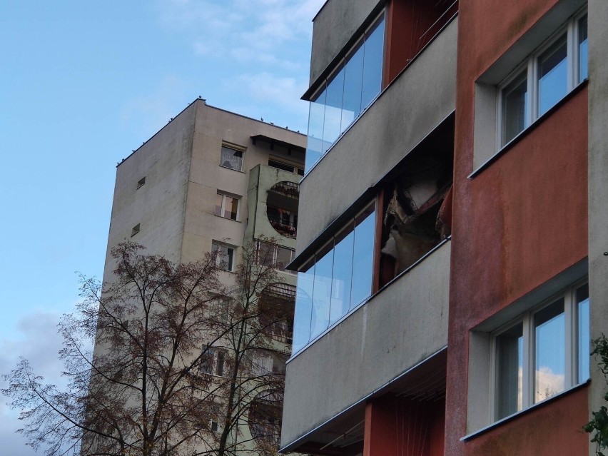 Na miejscu pracują cztery jednostki straży pożarnej z...