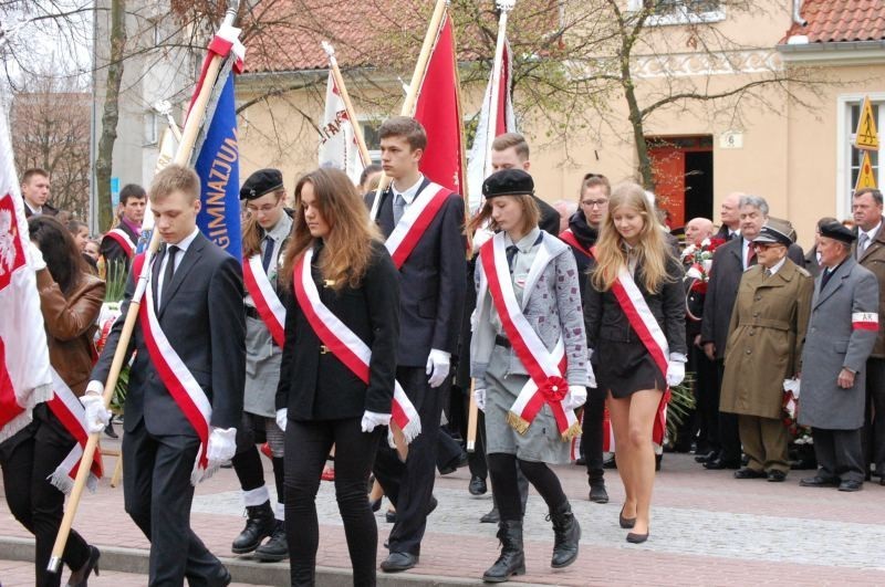 Kwidzyn: Przemarsz ulicami miasta i wspólne śpiewanie pieśni patriotycznych z okazji Święta 3 Maja