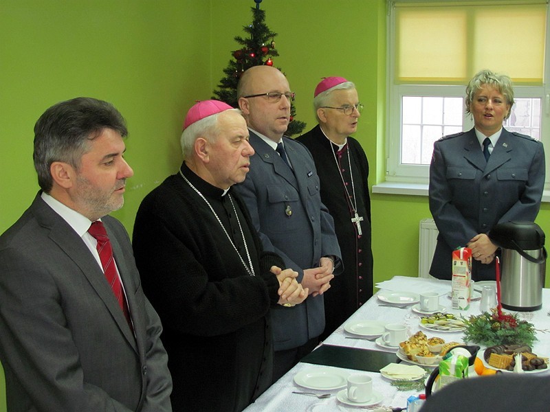 Biskup kaliski odwiedził skazanych w Zakładzie Karnym w Kaliszu i spotkał się z jego pracownikami