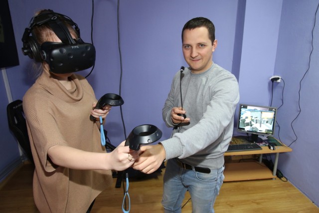 -&nbsp;Wirtualna rzeczywistość to sztuczny komputerowy wytwór rzeczywistości dostarczający mnóstwo wrażeń - mówi Grzegorz Niebudek.