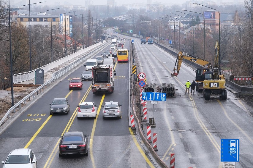 Nowy wiadukt Trasy Łazienkowskiej jest już otwarty. Został oddany do użytku przed terminem. Zmiany dla kierowców i autobusów
