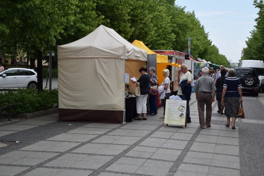 Częstochowa: Aleja Dobrego Smaku już w ten weekend. W alei NMP rozstawiane są pierwsze stoiska [ZDJĘCIA]