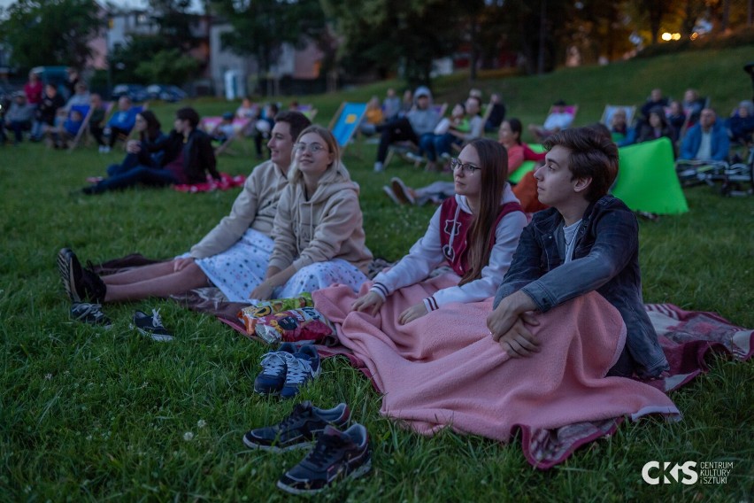 W lipcu widzowie Skierniewickiego Pleneru Filmowego zostali zabrani w "Podróż za jeden uśmiech". W sierpniu zaś będą mogli zobaczyć "Powrót do przyszłości".