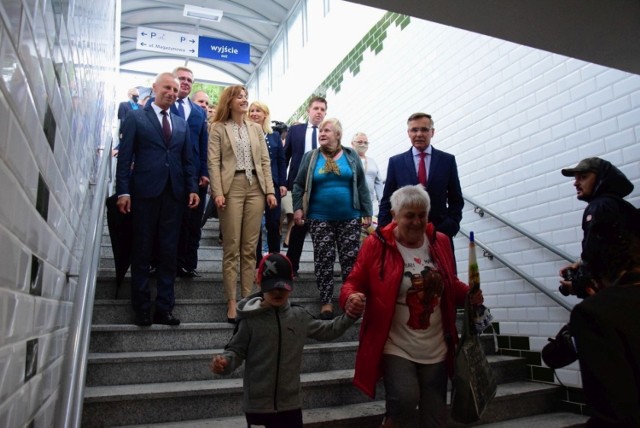 W czwartkowe przedpołudnie (27 sierpnia) w Inowrocławiu otwarto przejście podziemne prowadzące do dworca PKP
