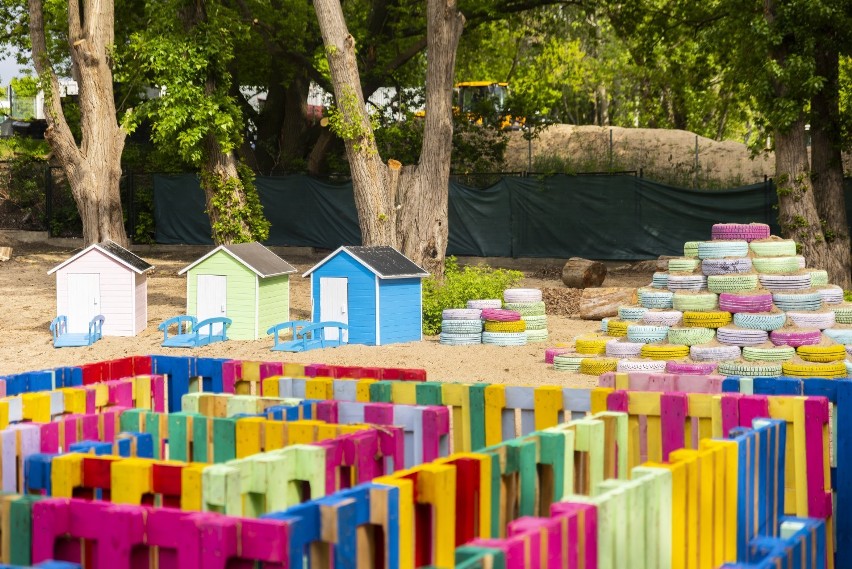 Plażówka Saska – prorodzinnie miejsce nad Wisłą z plażą, placem zabaw i wieloma atrakcjami 