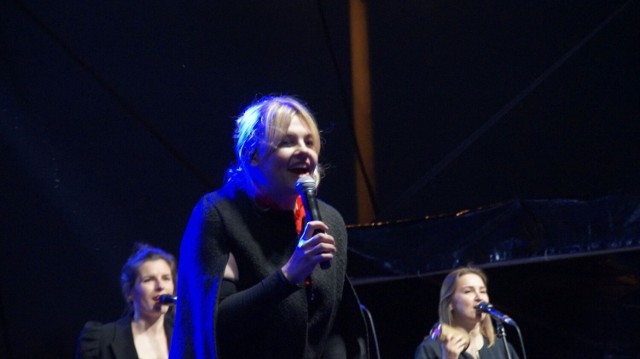 Tłumy widzów przyszły na koncert Ani Dąbrowskiej na grójeckim Święcie Kwitnących Jabłoni.