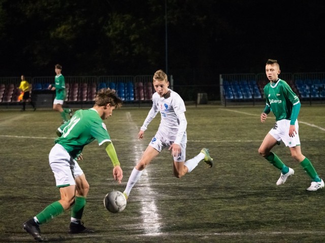 Trampkarze starsi FASE Szczecin podczas weekendu pokonali rówieśników z Lechii Gdańsk 2:0 w CLJ U15.