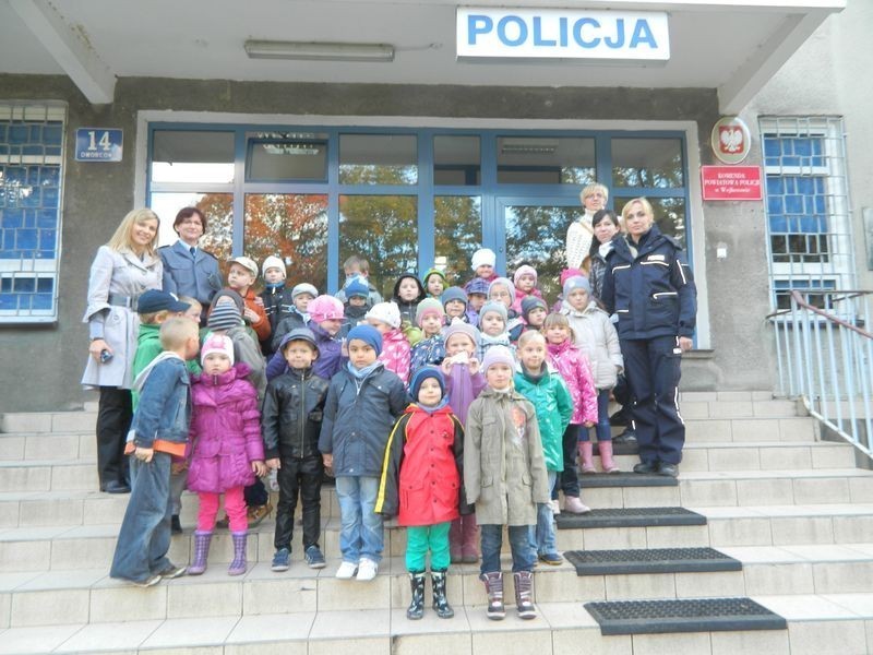 Uczniowie SP nr 8 w Wejherowie odwiedziły wejherowską komendę policji