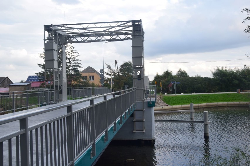 Koniec modernizacji zabytkowego mostu w Tujsku. Rzeka Tuga o krok bliżej turystyki wodnej.