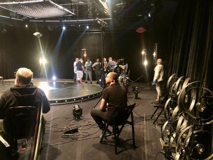 Radomscy aktorzy wystąpią w Teatrze Telewizji. Trwają nagrania "Ferdydurke", na scenie trwa ciężka praca, kamery, światła. Zobacz zdjęcia