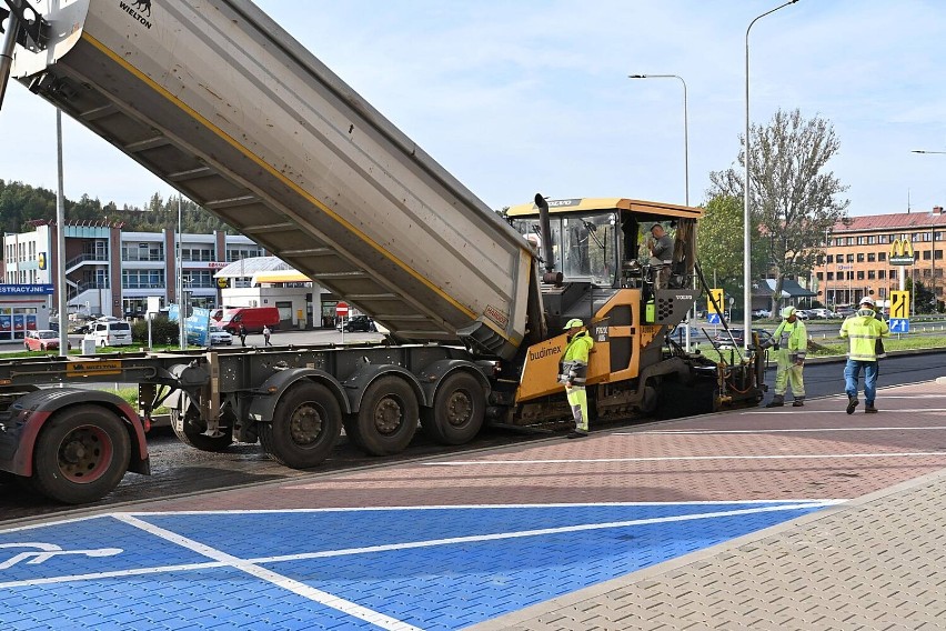 Ostatnie asfaltowanie na budowie obwodnicy Wałbrzycha