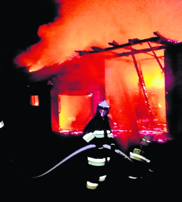 Za groźnymi pożarami w Łękach stało trzech młodych mężczyzn. Podkładali ogień, by wykazać się w akcji gaśniczej