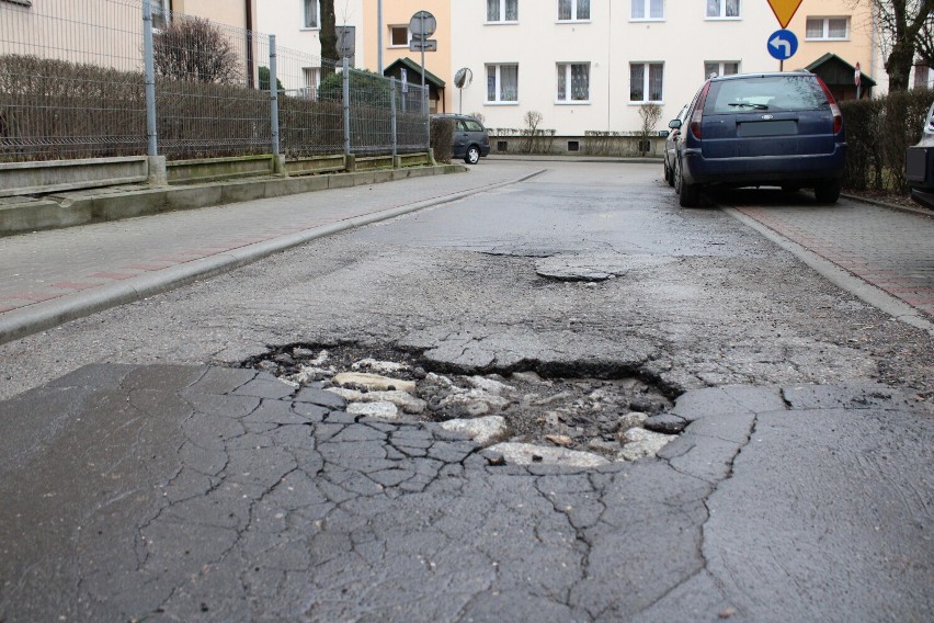 Po zimie drogi w Olkuszu są jeszcze bardziej dziurawe