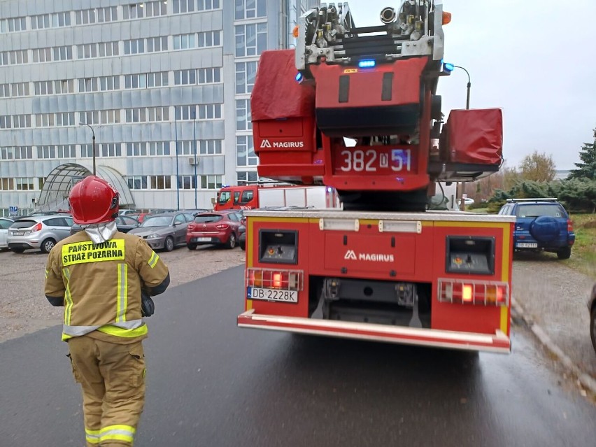 Straż pożarna pod Urzędem Skarbowym w Wałbrzychu