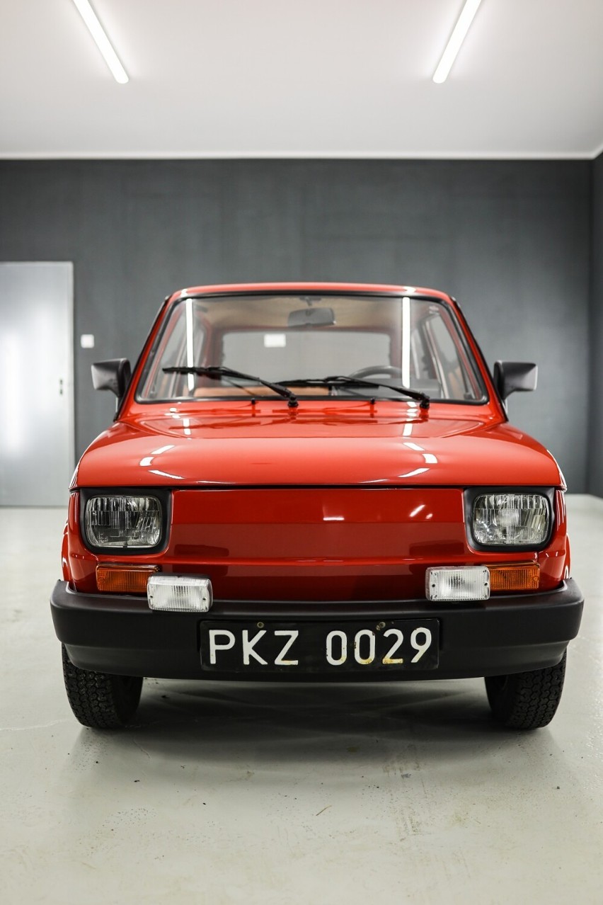 Maluch Irek, pięknie odrestaurowany Polski Fiat 126p wystawiony na licytację dla Patryka Wysmyka w Piotrkowie ZDJĘCIA