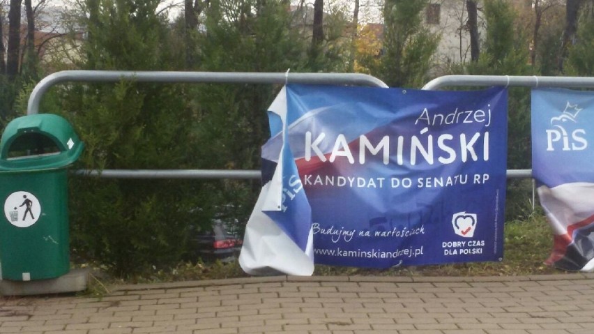 Wilkowice ul. Szkolna  - plakat Andrzeja Kamińskiego, 13.11...