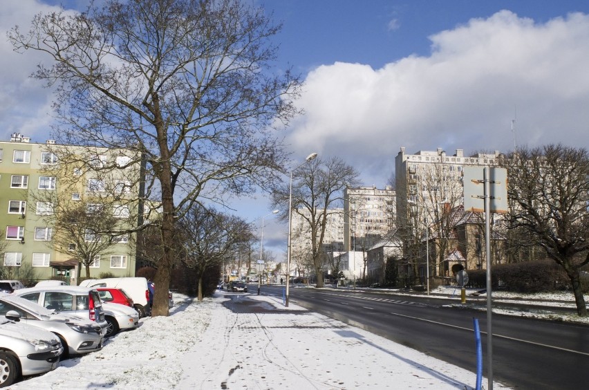 Śnieg na ulicach Słupska. Uwaga trudne warunki na drogach