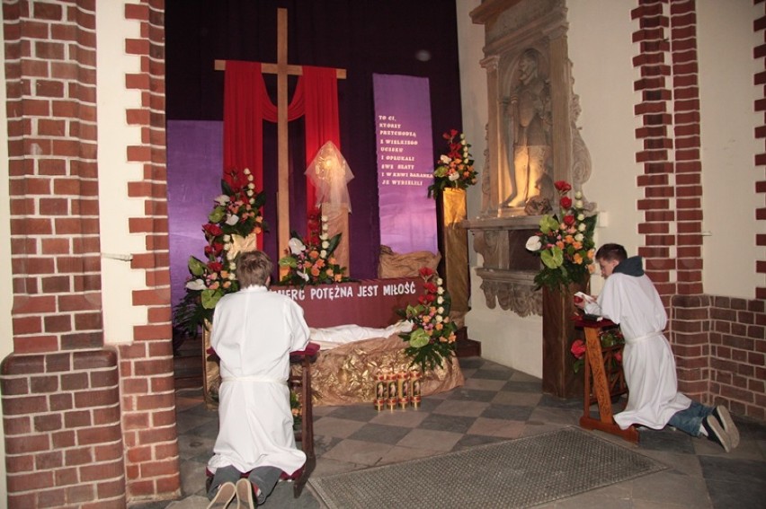 Liturgie wigilii paschalnej w Sycowie i msze w niedzielę Zmartwychwstania