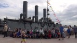 Mieszkańcy Petersburga tłumnie odwiedzają pancernik Aurora. Jednostka jest symbolem rewolucji bolszewickiej (wideo)
