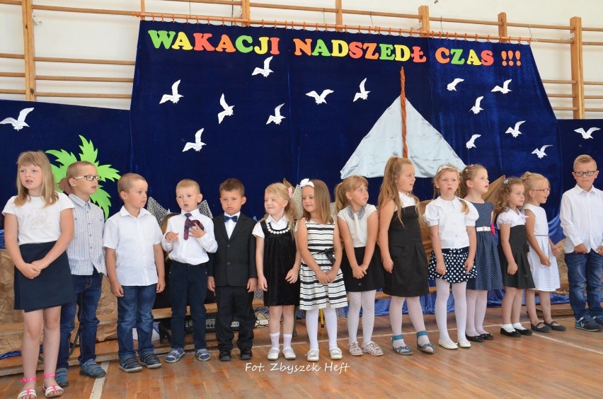 Koniec przedszkola dla maluchów ze Szkoły Podstawowej w Wierzchucinie | ZDJĘCIA