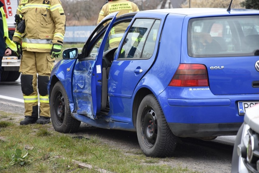 Wypadek drogowy w Psarskiem. Jedna osoba trafiła do szpitala