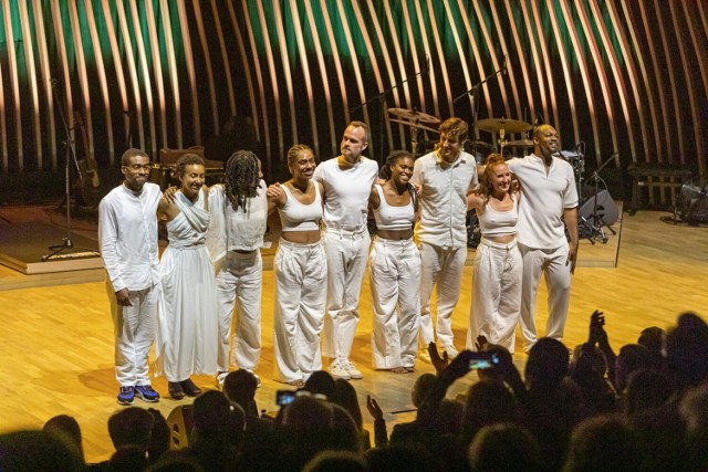 Koncert w bielskiej Cavatina Hall. 

Zobacz kolejne zdjęcia. Przesuwaj zdjęcia w prawo - naciśnij strzałkę lub przycisk NASTĘPNE