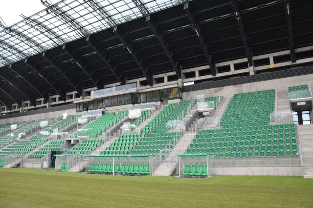 Super nowoczesny główny stadion i stadiony treningowe nie gwarantują miejscowym piłkarzom Stali wygrywania meczów