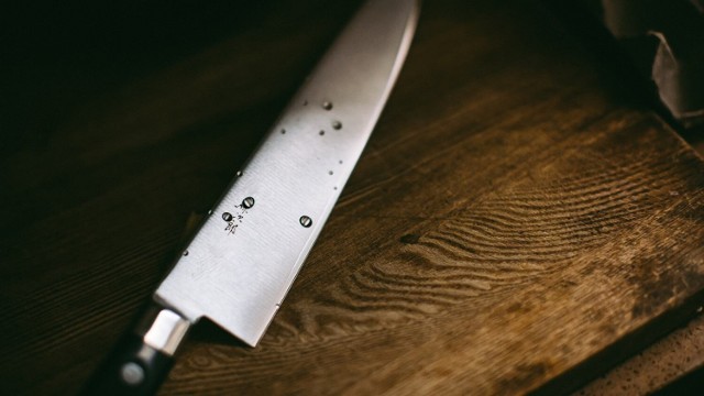 22-latka w przypływie złości dźgnęła nożem byłego partnera.