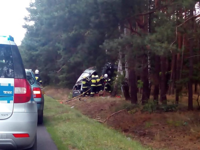 Pijany obywatel Ukrainy rozbił się samochodem na drzewach