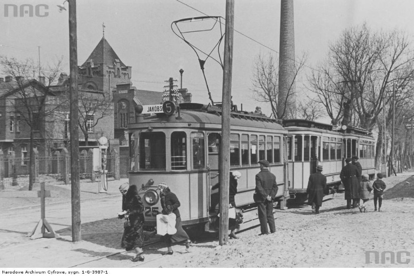 Tramwaj linii "5" kursujący na Jakubskie Przedmieście...