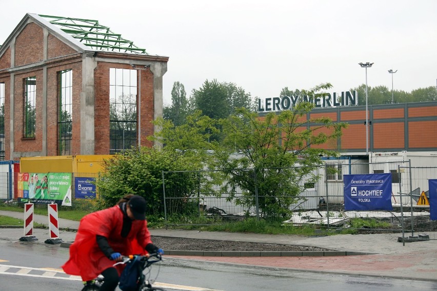 Nowy sklep Leroy Merlin w Katowicach na terenie po hucie...