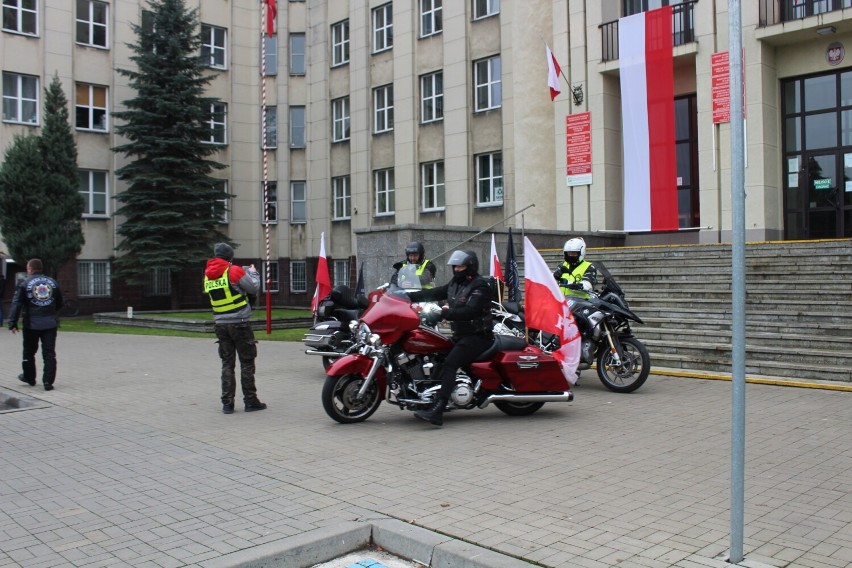 Parada motocyklowa ulicami Chełma. Tak motocykliści uczcili Święto Niepodległości. Zobacz zdjęcia