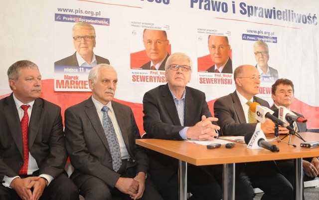 Andrzej Słowik (drugi z lewej) nie zamierza wracać do polityki.